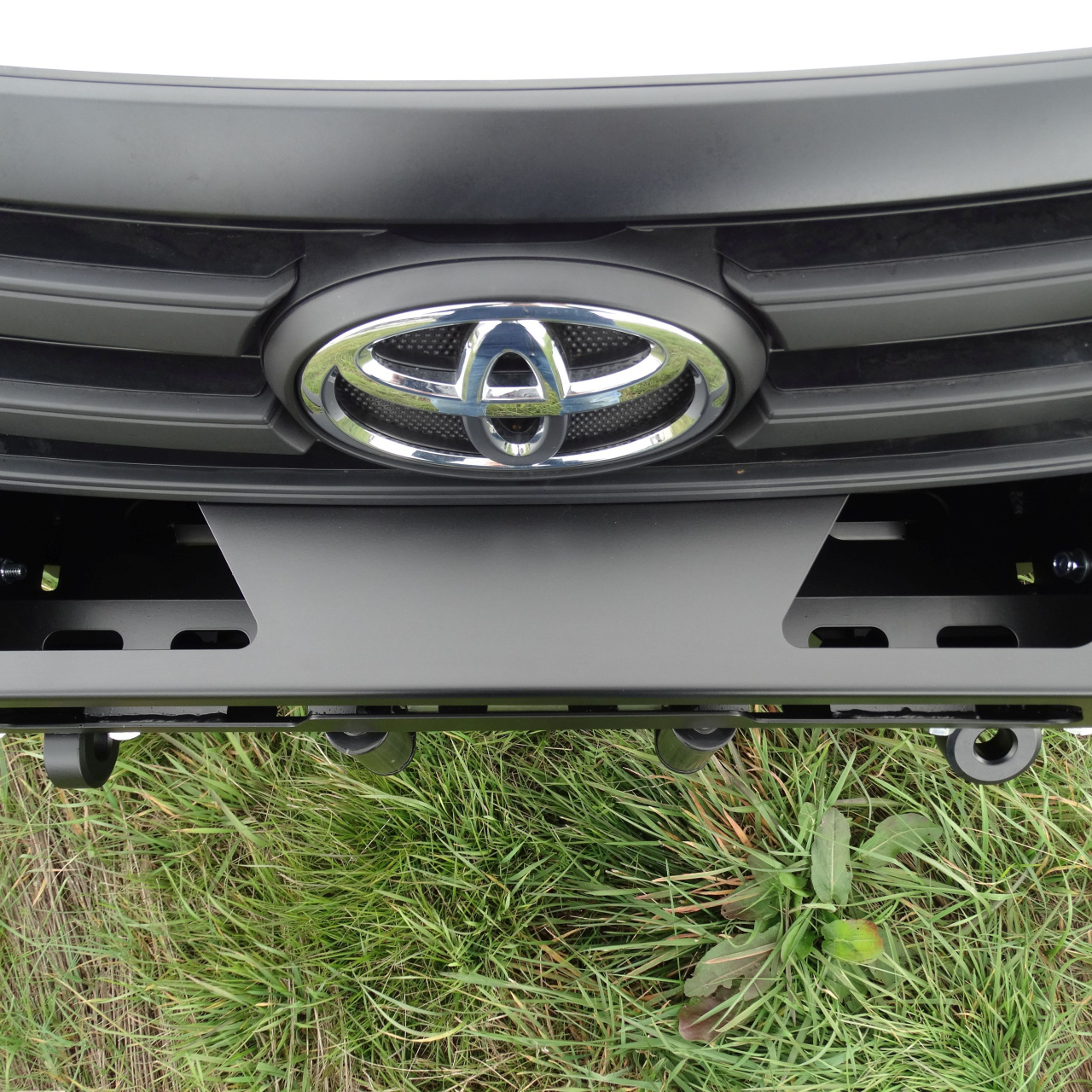 ZDERZAK PRZEDNI BEZ BULLBARA DO TOYOTY HILUX REVO 2016